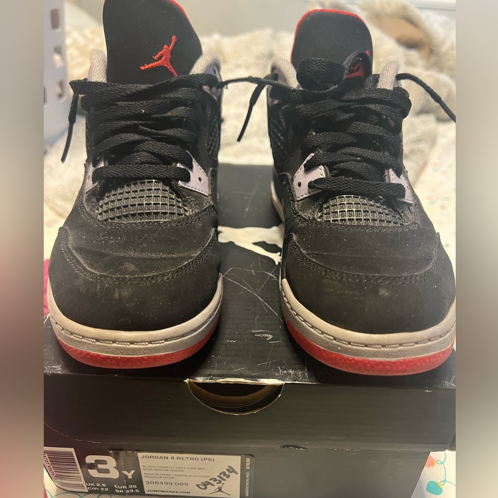 Jordan Retro 4’s Size 3Y.